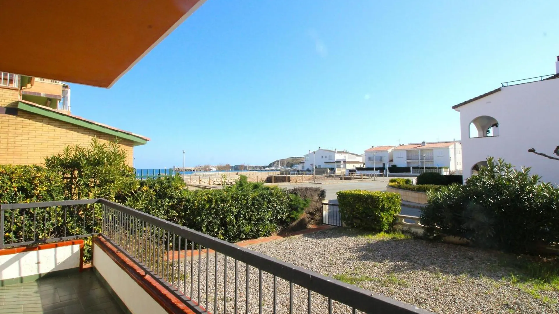 Lejlighed Puig D'Esquer - Apartamento En Planta Baja Y Tres Dormitorios En Llanca - Es-228-49
