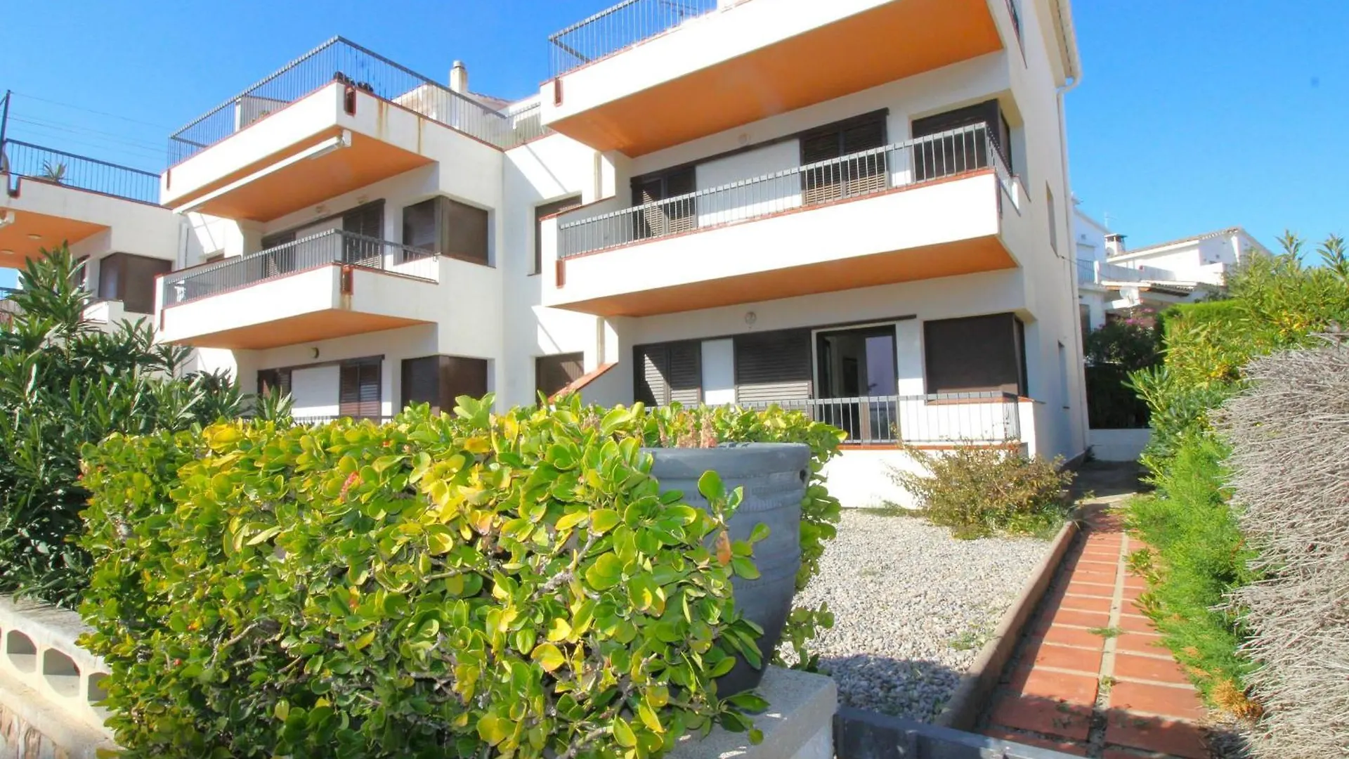 Lejlighed Puig D'Esquer - Apartamento En Planta Baja Y Tres Dormitorios En Llanca - Es-228-49