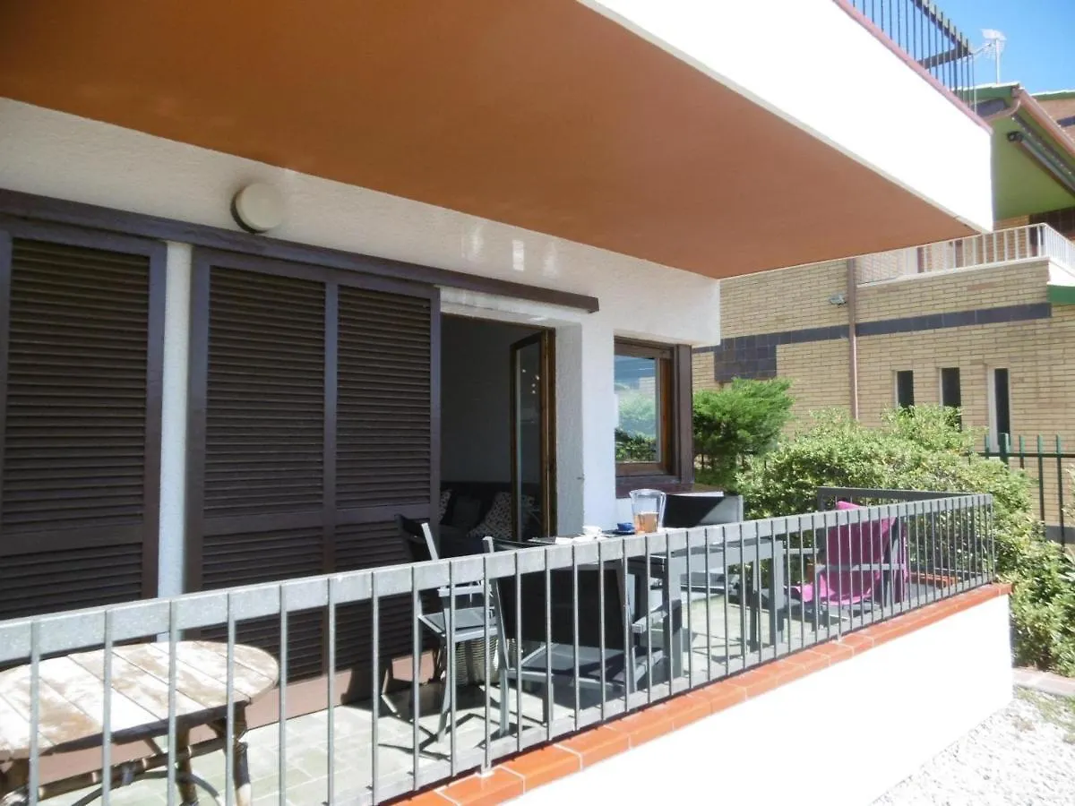 아파트 Puig D'Esquer - Apartamento En Planta Baja Y Tres Dormitorios En Llanca - Es-228-49