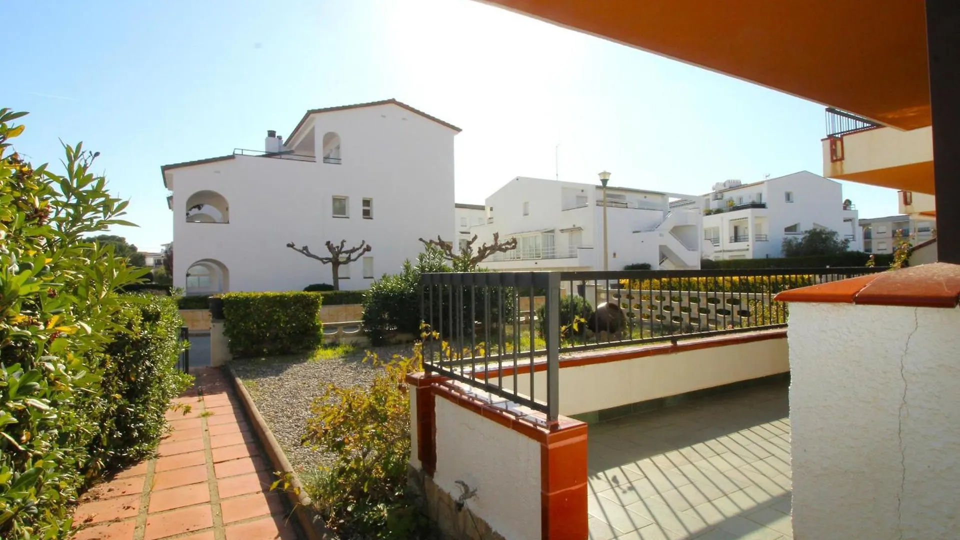 Puig D'Esquer - Apartamento En Planta Baja Y Tres Dormitorios En Llanca - Es-228-49 스페인