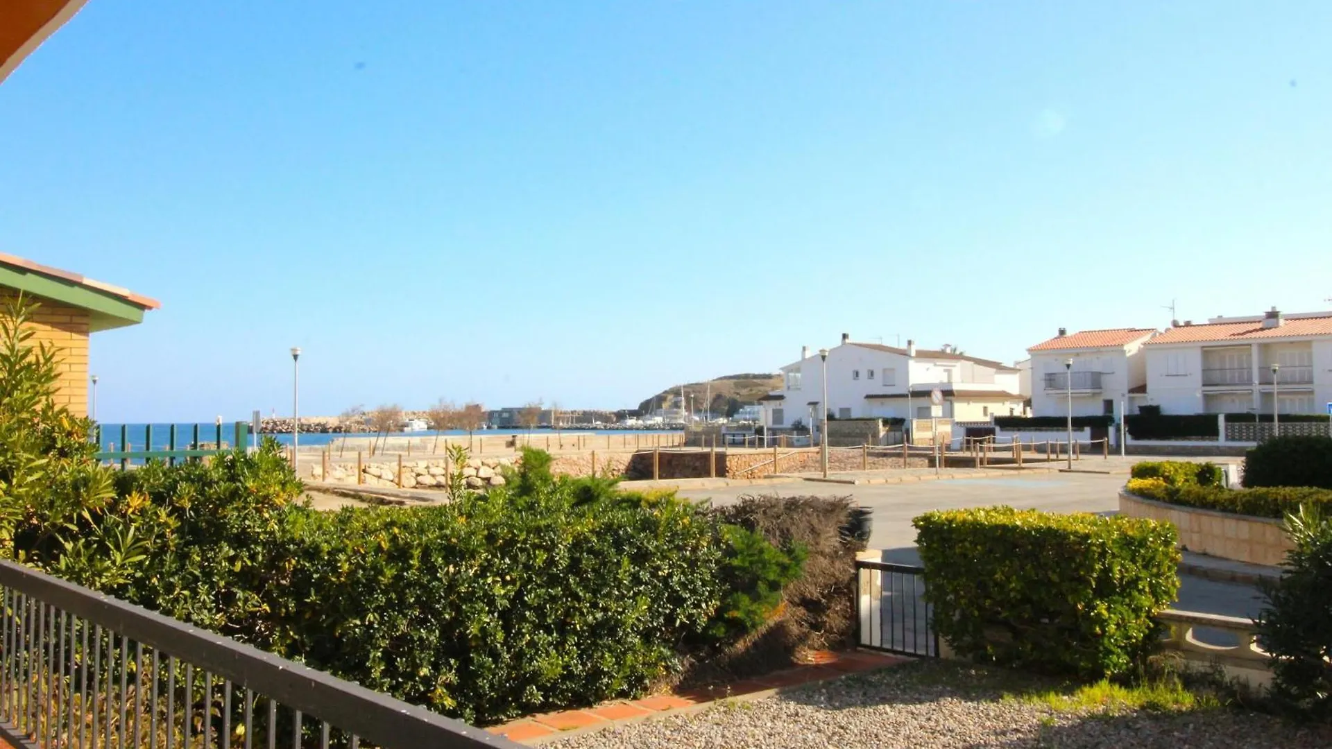 Puig D'Esquer - Apartamento En Planta Baja Y Tres Dormitorios En Llanca - Es-228-49 아파트