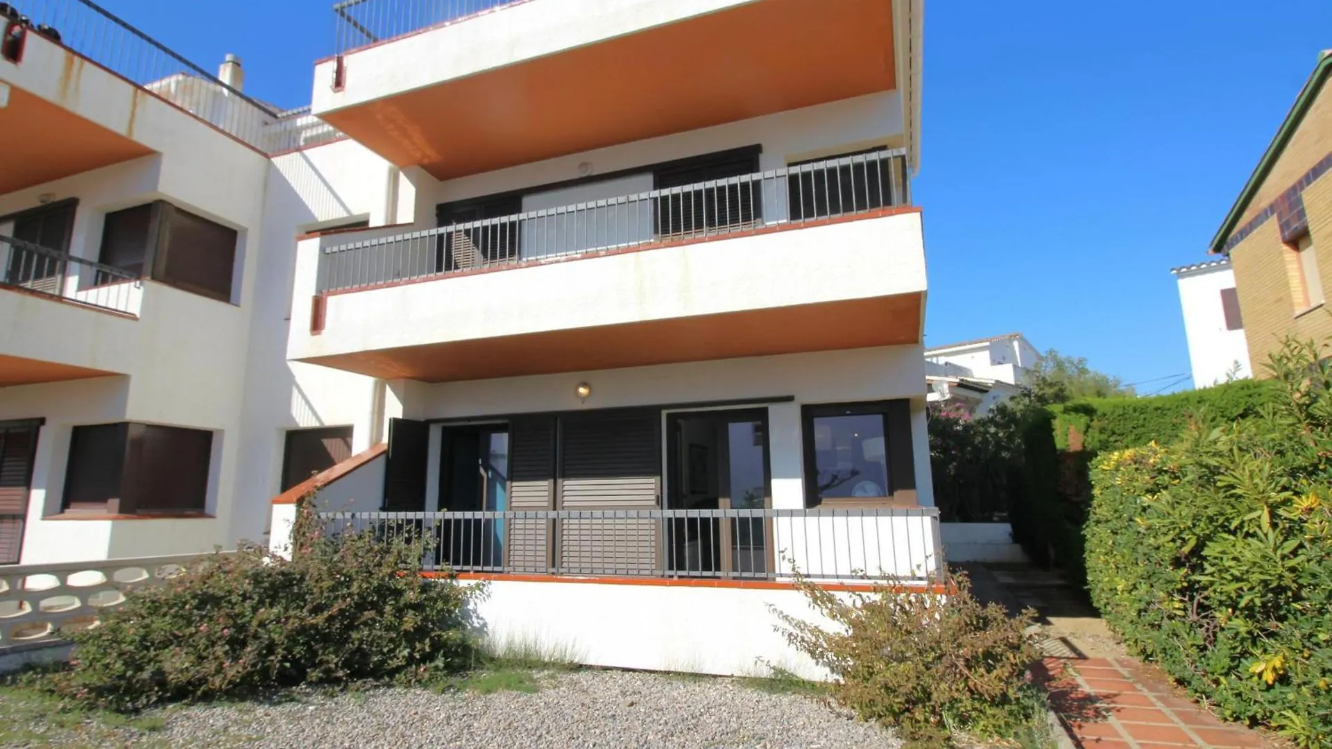 아파트 Puig D'Esquer - Apartamento En Planta Baja Y Tres Dormitorios En Llanca - Es-228-49 스페인